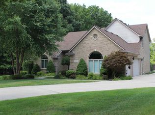 28055 Graham Dr, Chesterfield, MI 48047