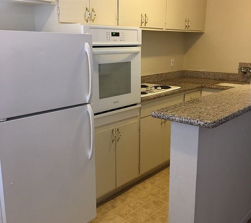 2nd image of 345 N 6th St APT 3