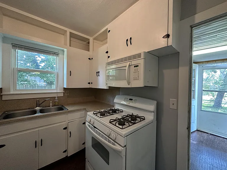 208 N Bowie St — Photo 7
