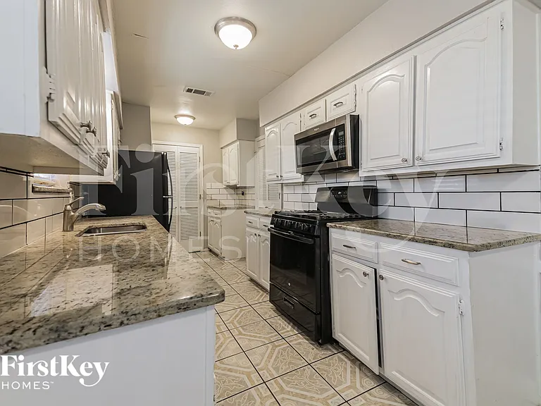 1309 Monterrey Dr — Photo 11