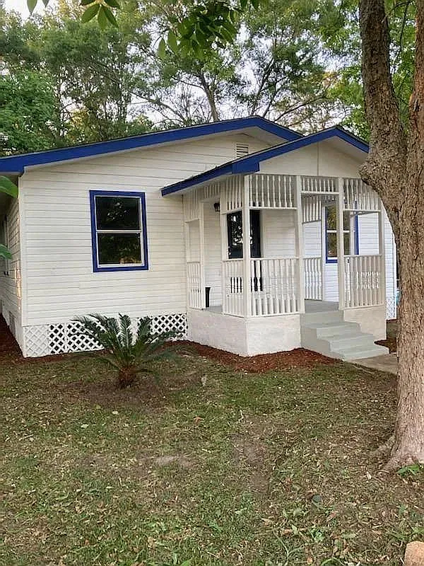 3 bed, 2.0 bath, $1,500 — Photo 1