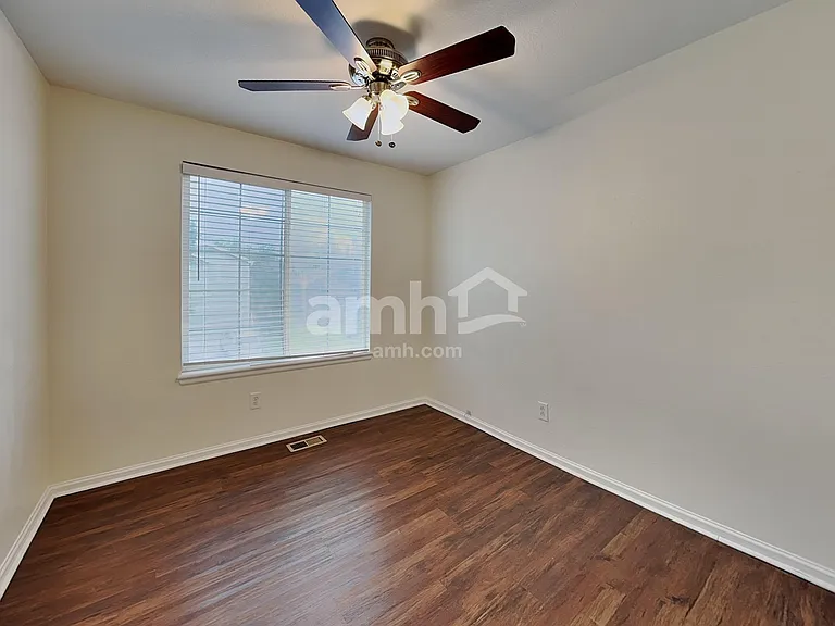 1088 Oriole Cir — Photo 16