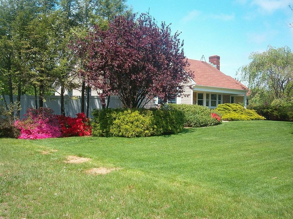 1st image of 19 Tulip Hill Ln