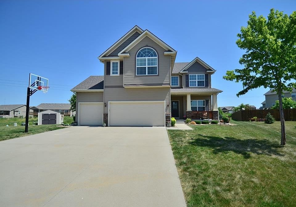 1st image of 4815 NE Hillcrest Ct