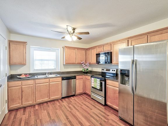 2nd image of 303 Shoshone Pl