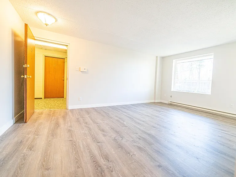 306 Balsam St — Photo 3