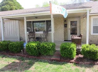 1902 S Roosevelt Ave, Wichita, KS 67218