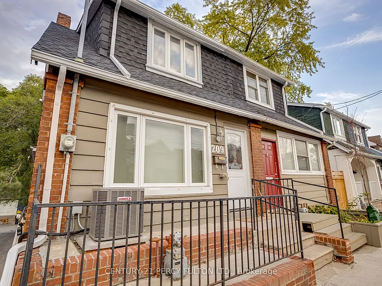 209 Coxwell Ave #MAIN — Photo 1