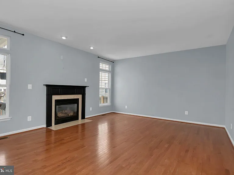 2548 Port Potomac Ave — Photo 16