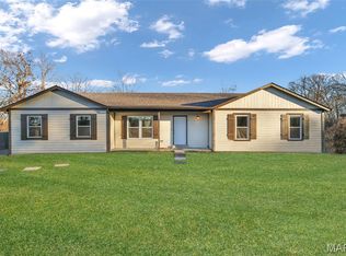 2516 Ridgeview Dr, High Ridge, MO 63049