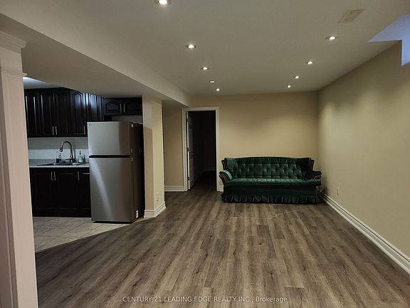 3rd image of 140 Roxbury St #Basement