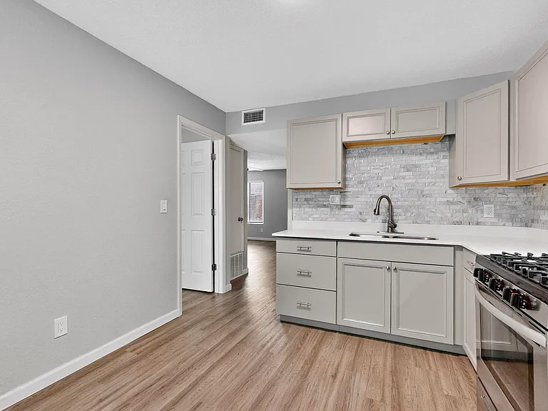 1812 Buena Vista Dr SE #4 — Photo 15