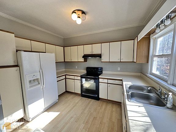 4th image of 3306 Felicia Ct