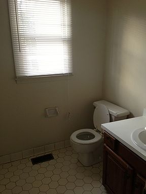 4th image of 19 Barrett Pl