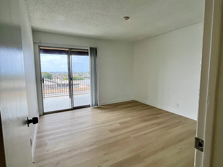 1811 Armour Ln #28 — Photo 9