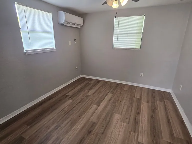 2406 E Clark St — Photo 13