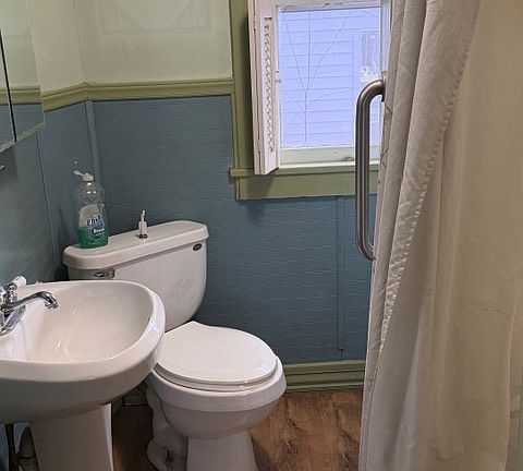 5th image of 403 E Devon St