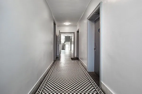 Sold by Winzone Realty Inc | media 9