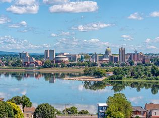 555 Bridgeview Dr, Lemoyne, PA 17043