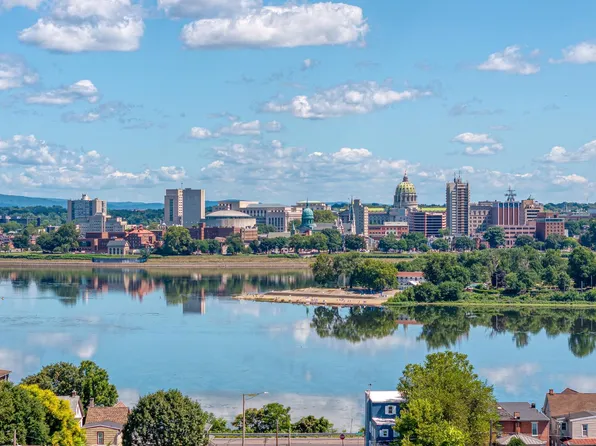 555 Bridgeview Dr, Lemoyne, PA 17043