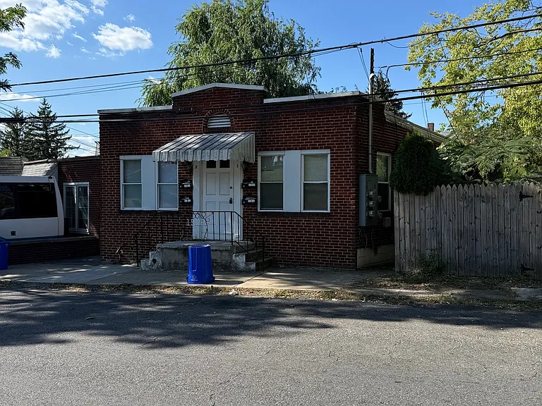 1936 Walnut St — Photo 10