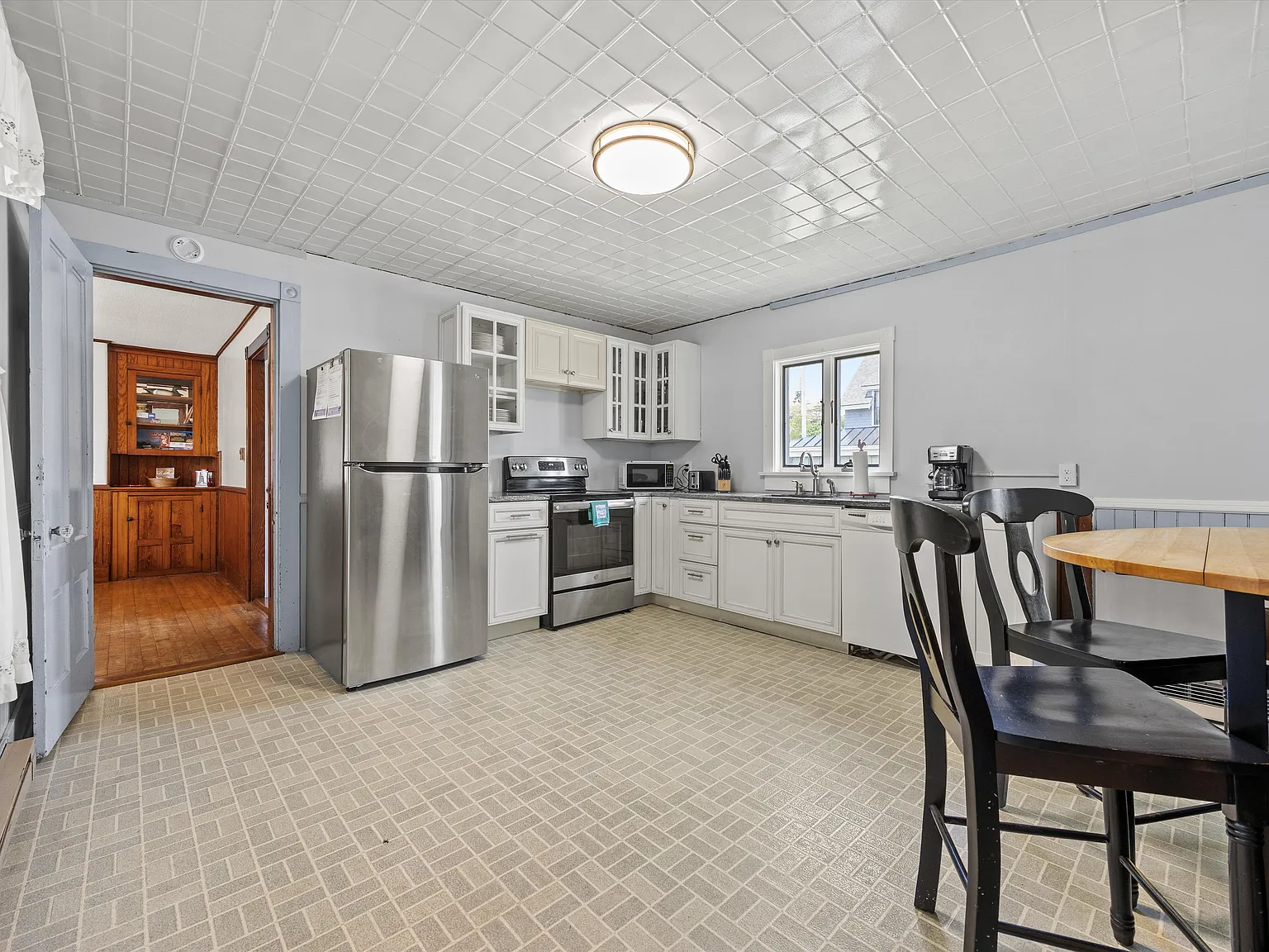 4 bed, 1.5 bath, 1736 sqft, $2,200 — Photo 3