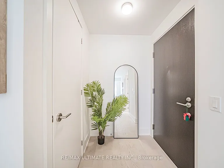 11 Yorkville Ave #1902 — Photo 6