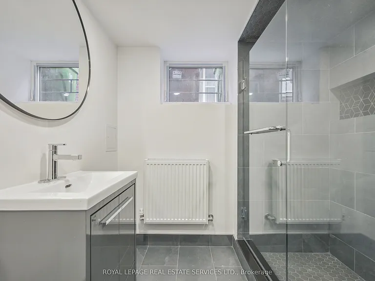 21 Holbrooke Ave — Photo 26