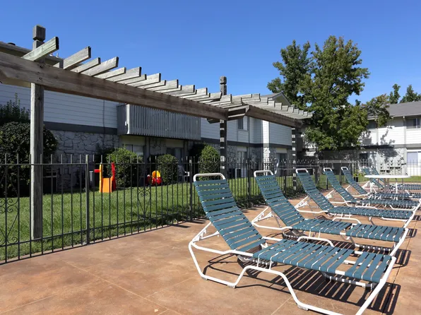 Lakewood Gardens, 3272 S Lakewood Ave #16R, Tulsa, OK 74135