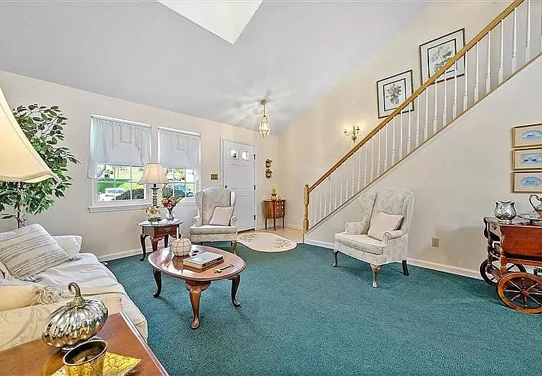 103 Paddock Ln — Photo 3