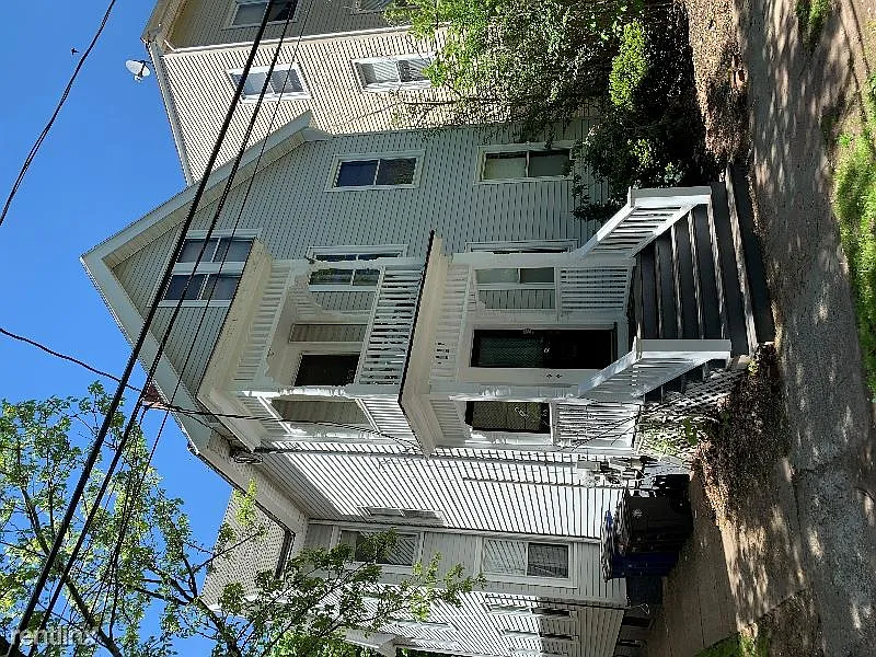 Building Photo 3