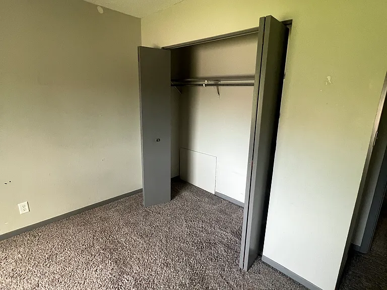 2450 Shaker Ct #4 — Photo 4