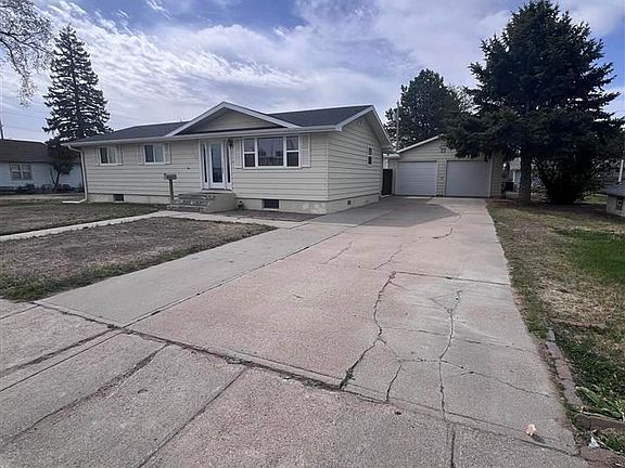3rd image of 755 E 9th St