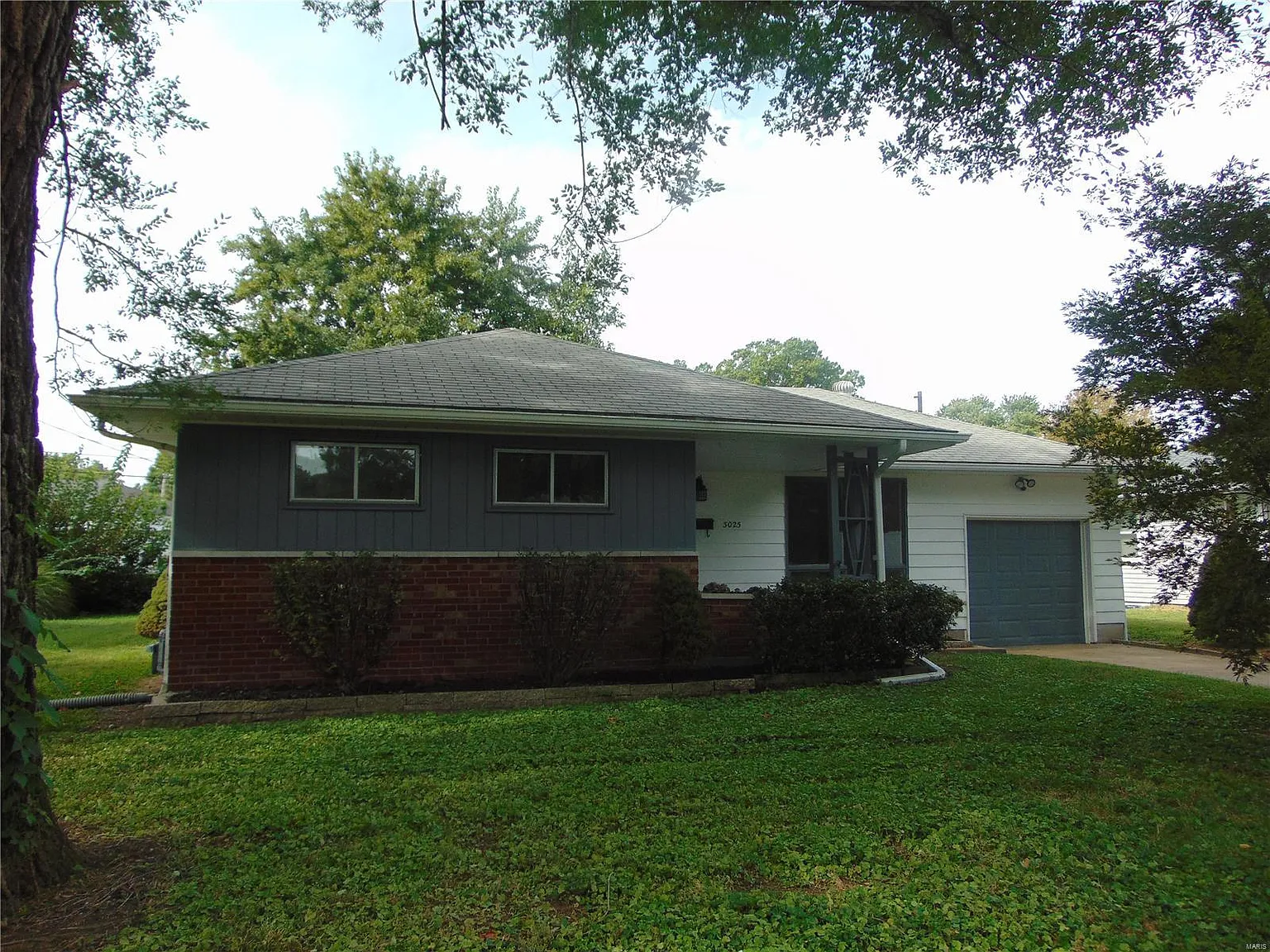 3025 Wayne Ave photo 1