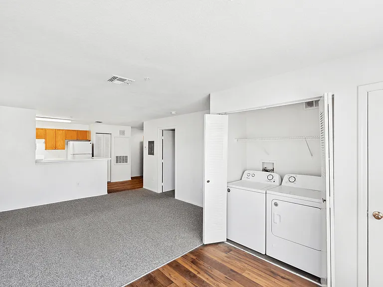 Sand Lake Pointe Apartments — Photo 15