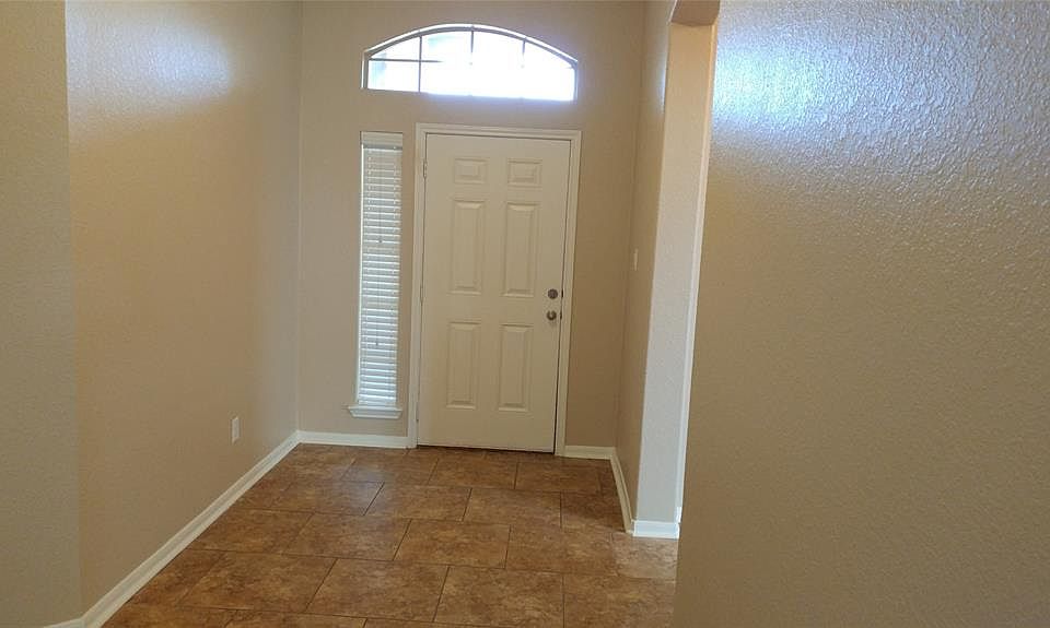 1st image of 18223 Redoak Manor Ln