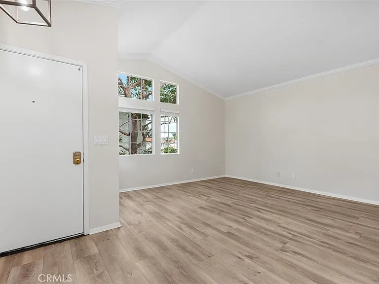 27341 Ryan Dr — Photo 5