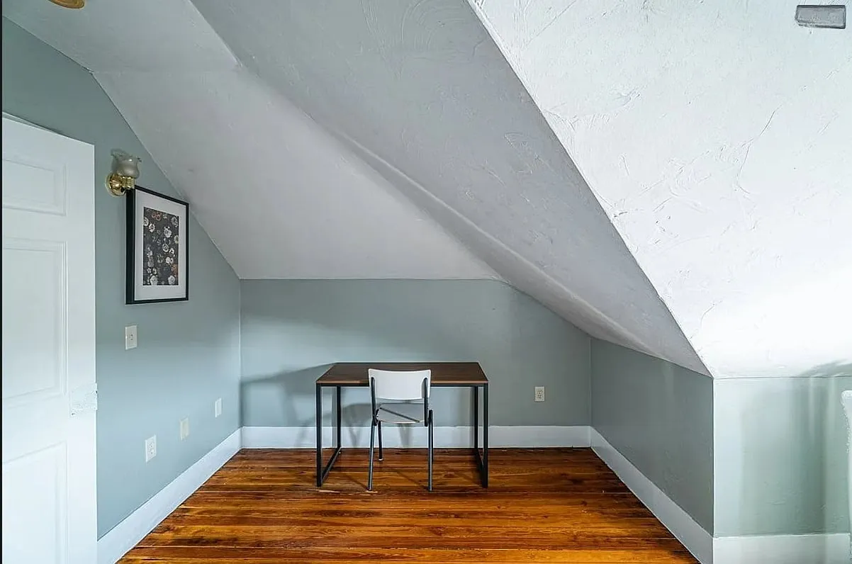 6 bed, 2.0 bath, 2000 sqft, $5,400 — Photo 3
