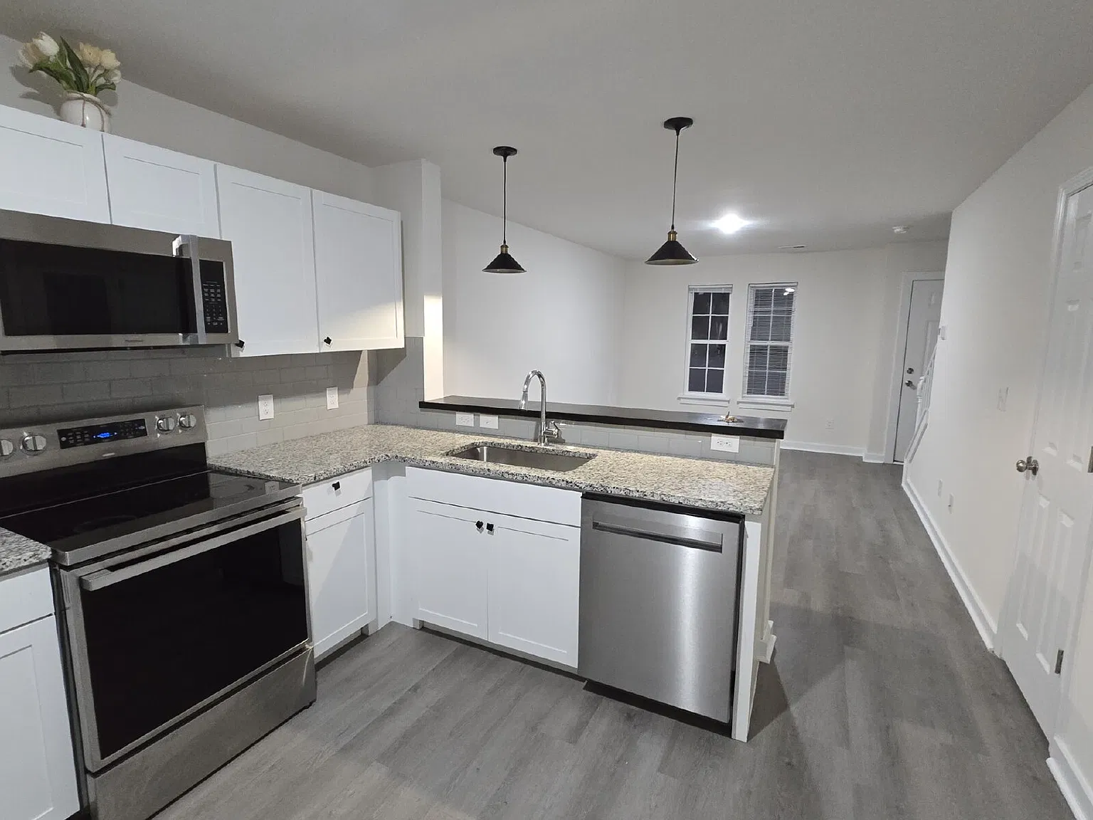 2 bed, 1.5 bath, $1,550 — Photo 4
