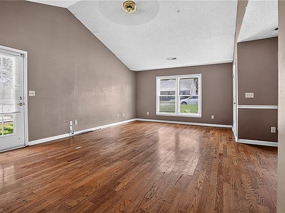 5th image of 2606 Vestal St