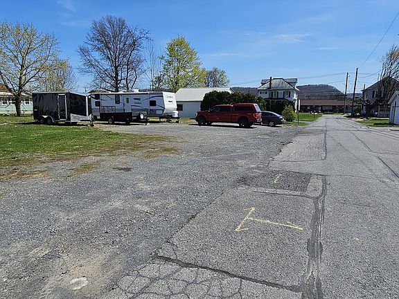 3rd image of 2 Four E Arbogast Ave