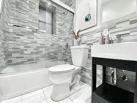 2nd image of 169 Manhattan Ave #5G