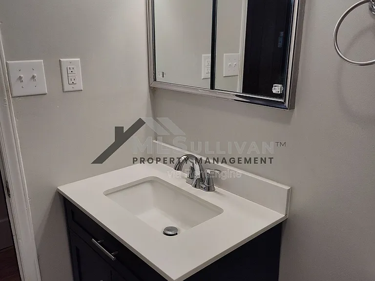 100 S Hassel St — Photo 14