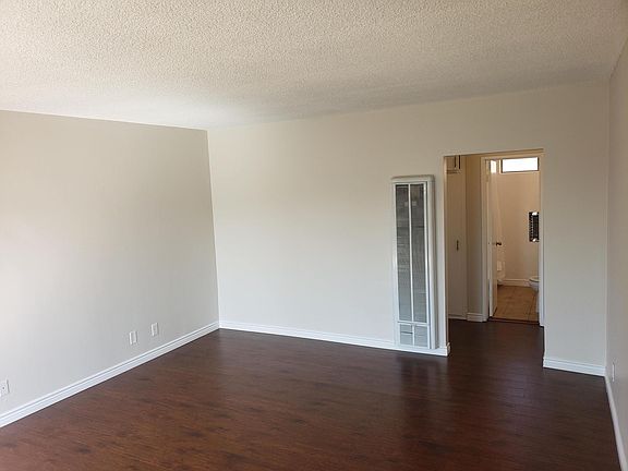 2nd image of 905 Edgewood St