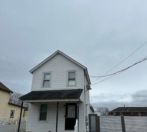 5th image of 136 Sampson Pl