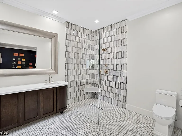 304 N Royal Ascot Dr — Photo 45