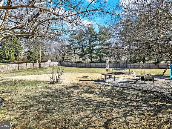 5th image of 302 S Tulpehocken Rd