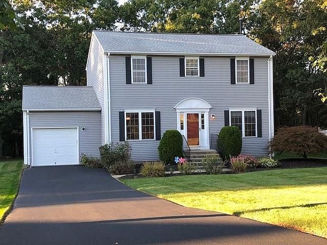 1st image of 33 Remington Farm Dr