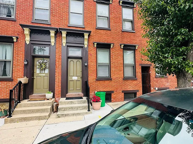 207 S Beaver St — Photo 2