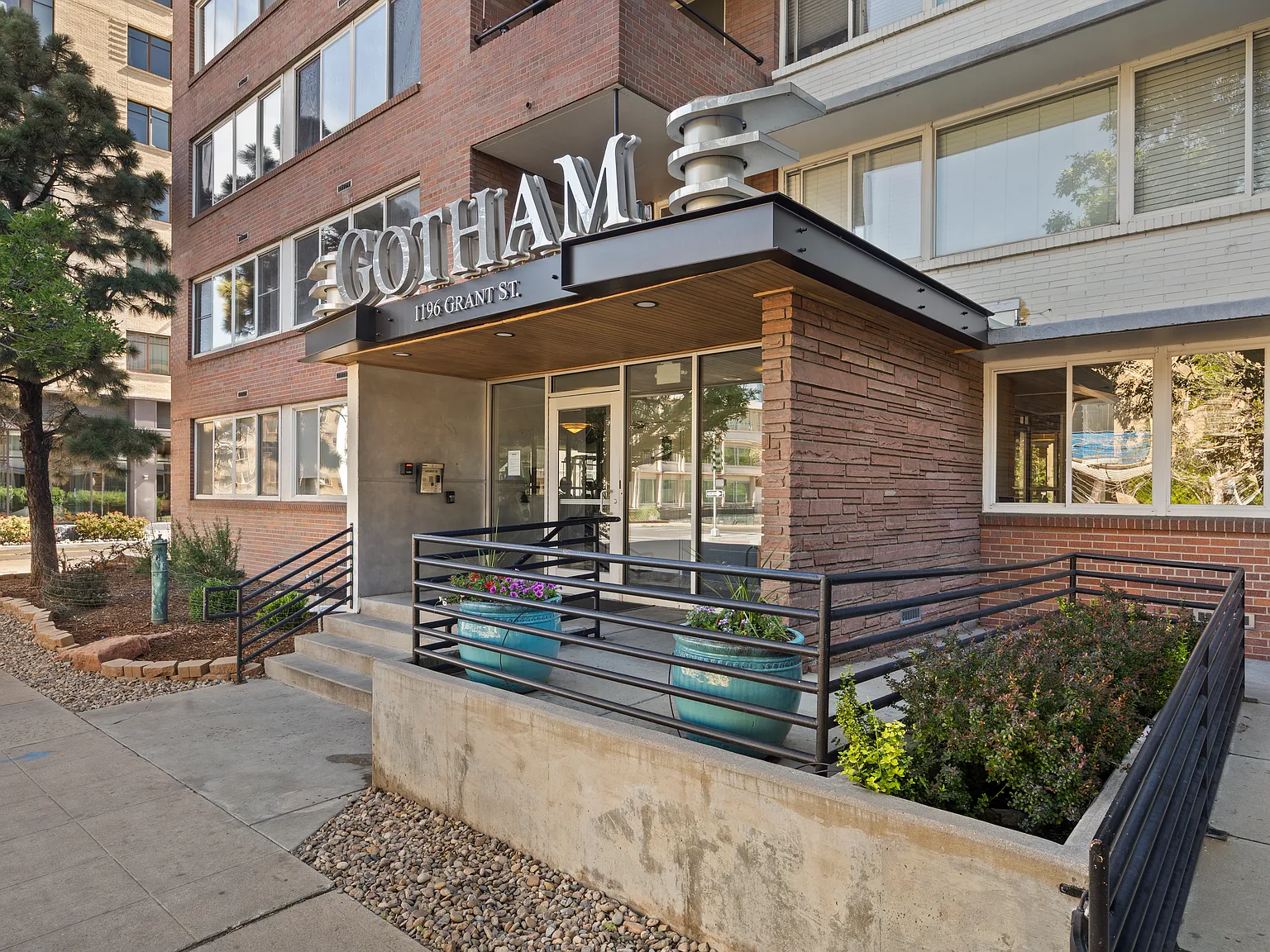 1196 N Grant St — Photo 3